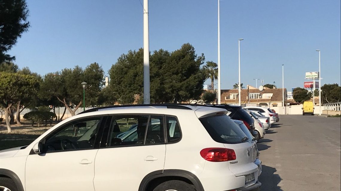 How to Park Your Car Correctly in Spain