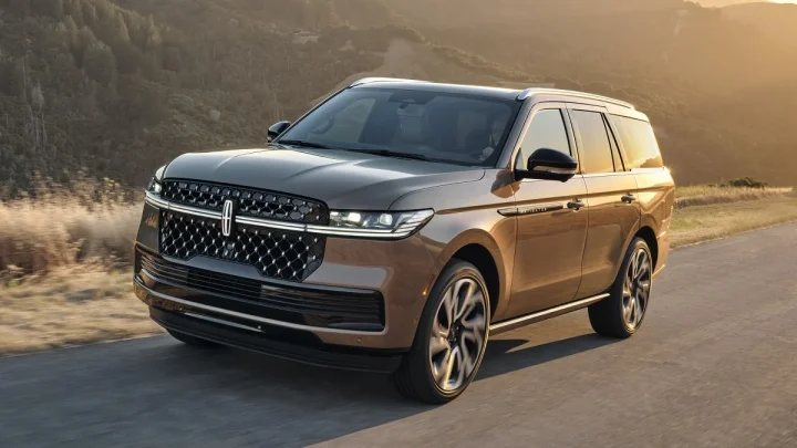 The Lincoln Navigator Gets a Glow-Up For 2025